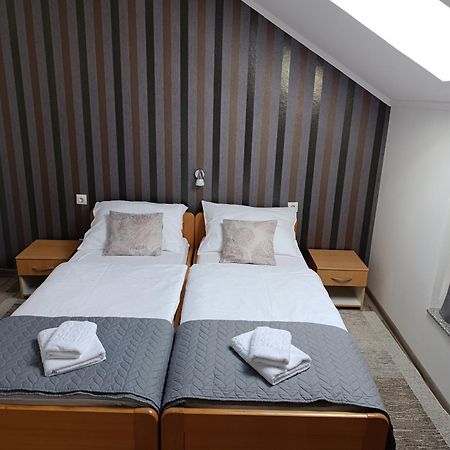 Guest House Toic Korenica Ngoại thất bức ảnh