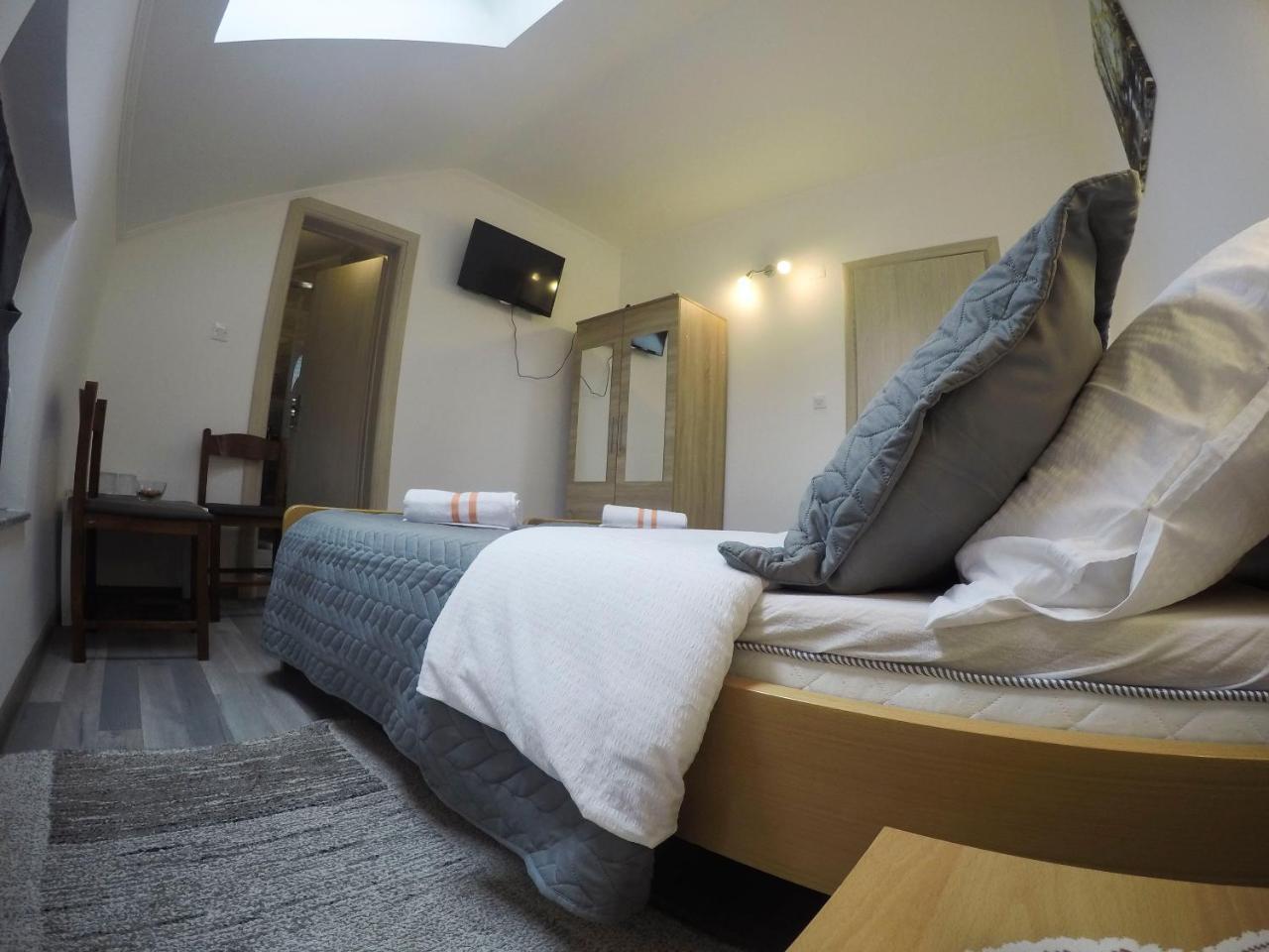 Guest House Toic Korenica Ngoại thất bức ảnh